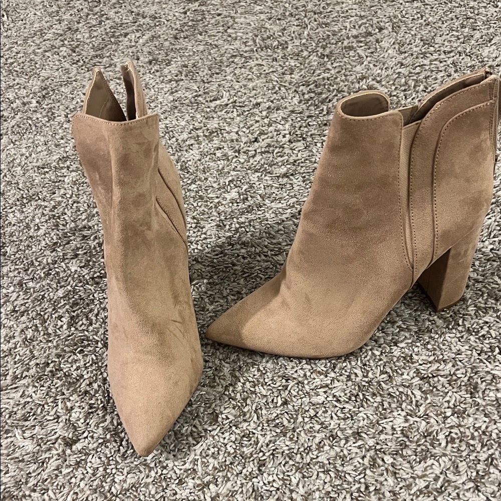 Elegant Tan Suede Ankle Boots